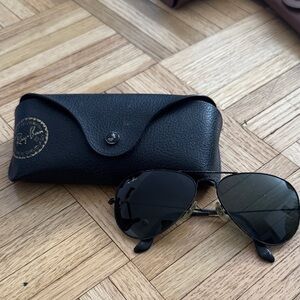 Ray-Ban Black Aviator Sunglasses with Case